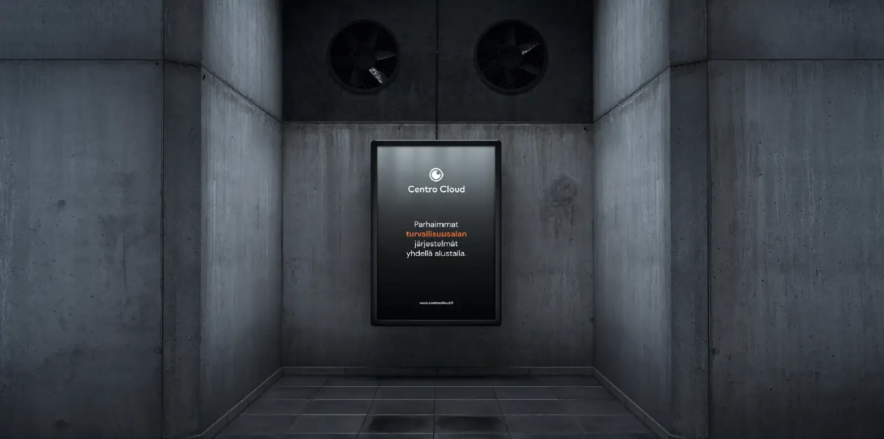 Centro Cloud campaign poster hanging in a concrete hall: “Parhaimmat turvallisuusalan järjestelmät yhdellä alustalla.”